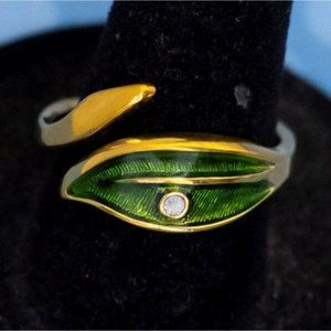 Size 8, Vintage Green Abstract Leaf Gold Tone Ring by Avon, M6